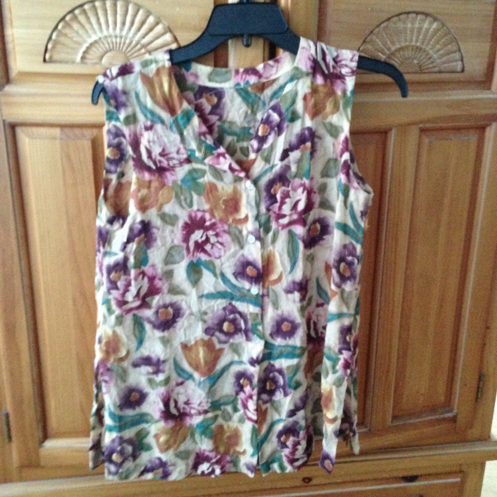 Primary image for  Women's Print Floral blouse sleeveless button front size medium
