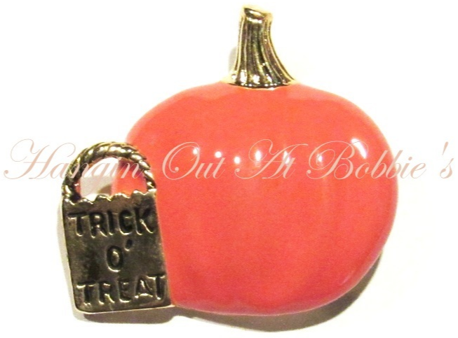 Pumpkin Trick Or Treat Bag Pin Brooch Orange Goldtone Autumn Fall Halloween - $15.99