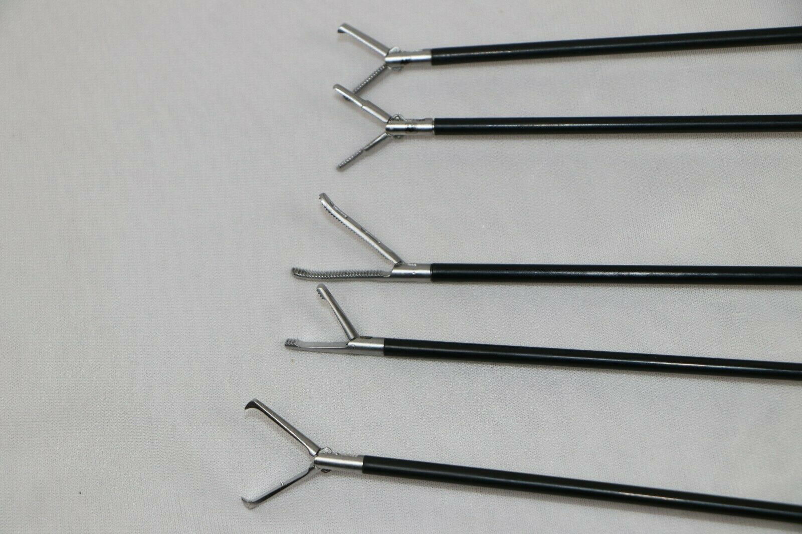 Laparoscopic Cobra Jaw 2x3 Dolphin Straight Tenaculam Crocie Olmi