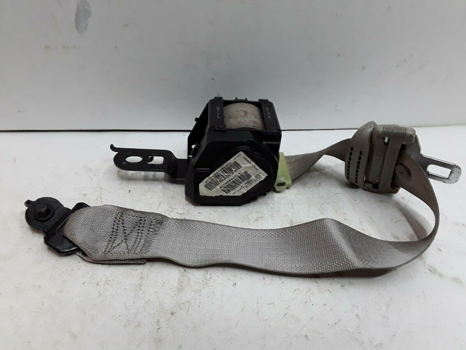 06 07 08 09 Jeep Commander right front passenger side gray seat belt