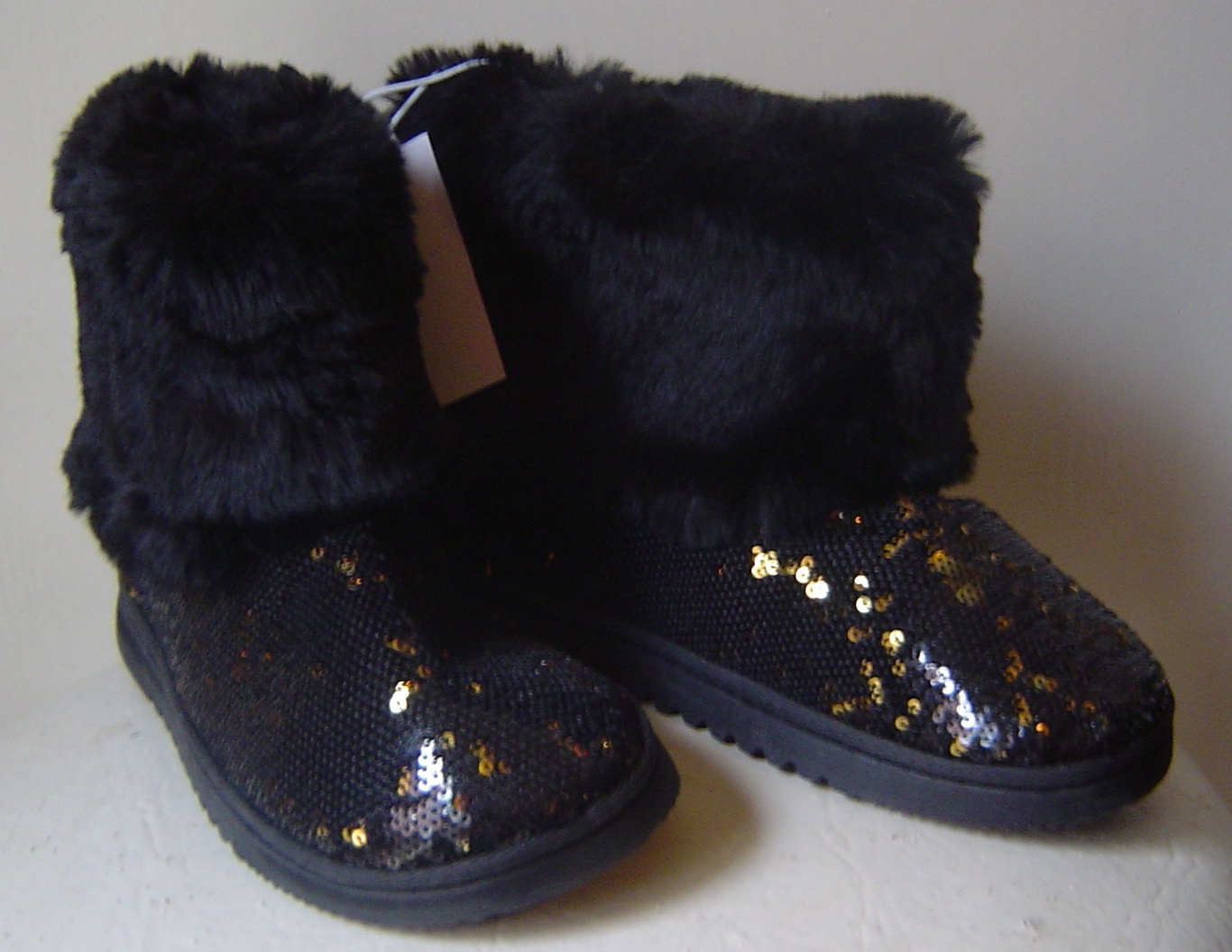 Dearfoams Black Fur Boots Women's Size 56 w/Gold & Black Sequins Boots