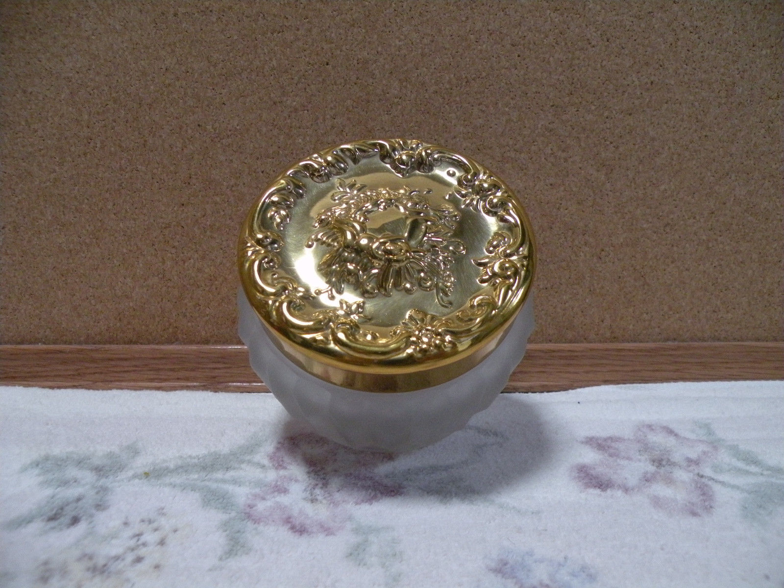 Frosted Vanity Powder Jar with Decorative Gold Plated Lid Powder Jars
