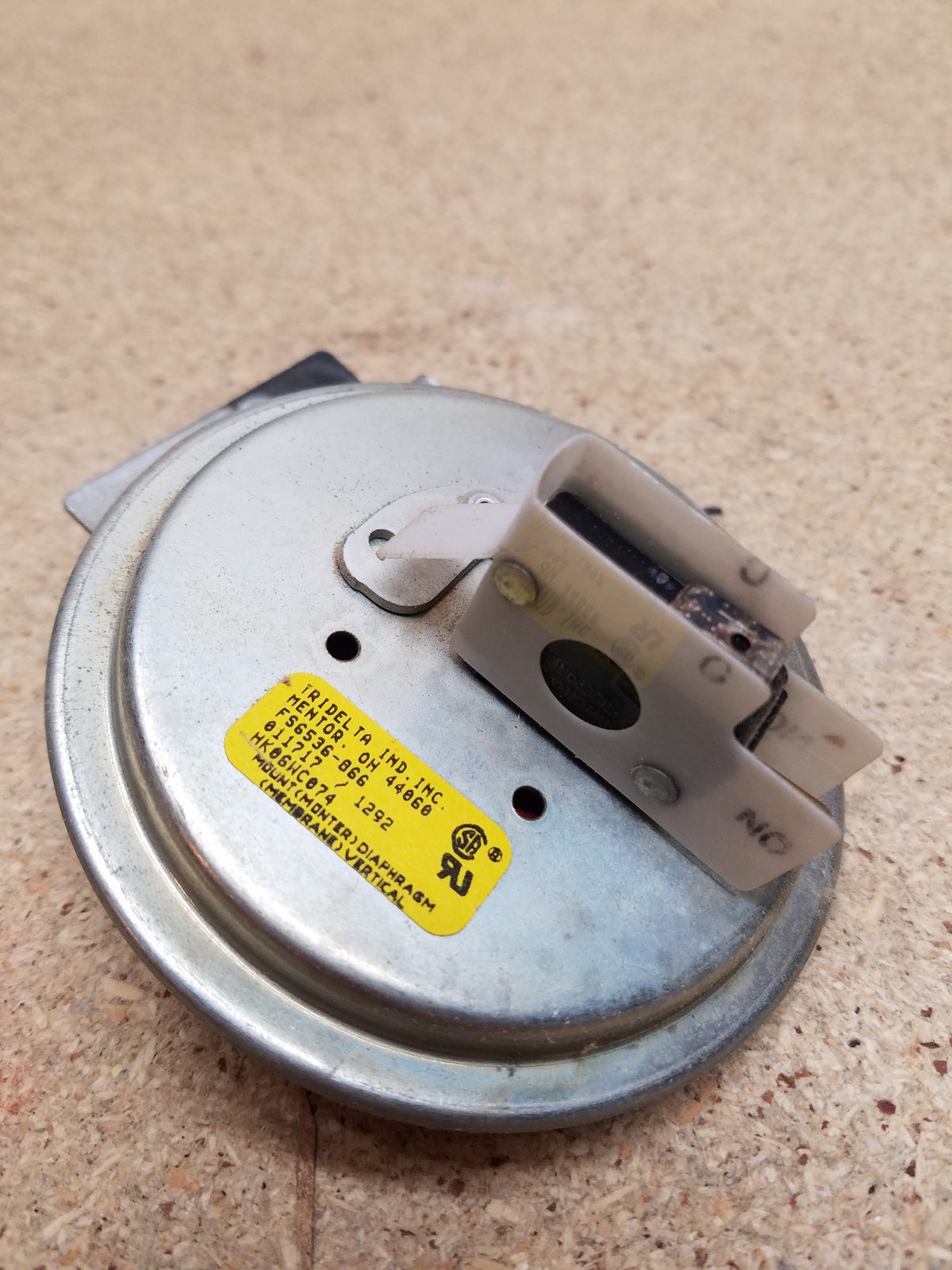 Carrier Bryant Payne oem furnace pressure switch HK06WC074 FS6536866