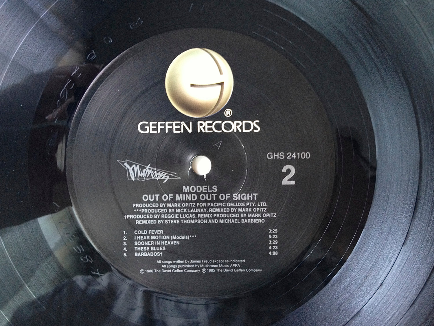 Песня out of sight out of mind. Geffen records Vinyl. Geffen records logo. Out of Sight out of Mind. Out of Mind перевод.