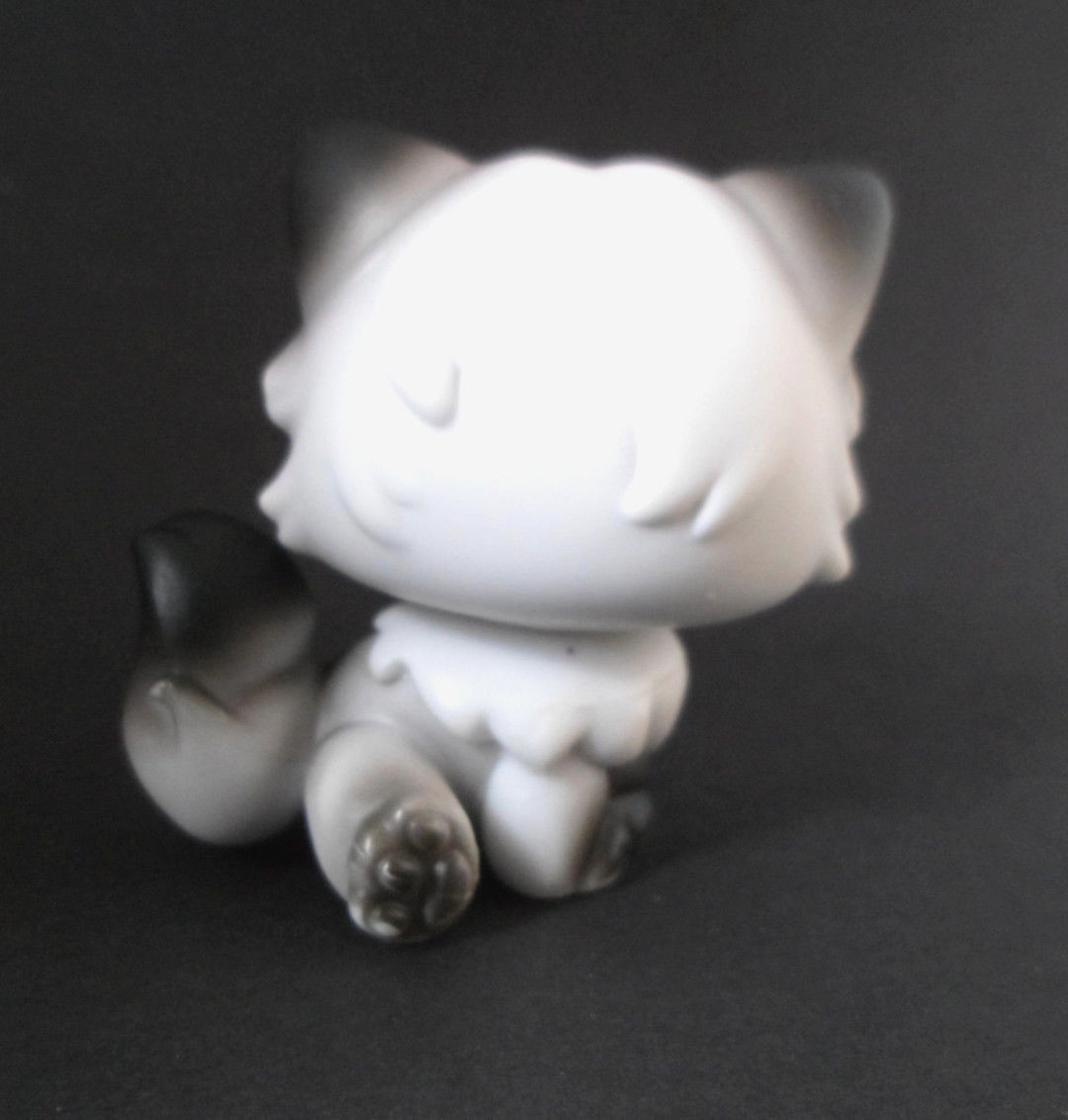 Littlest Pet Shop LPS 60 Gray Black & White Persian Kitty Cat Blue