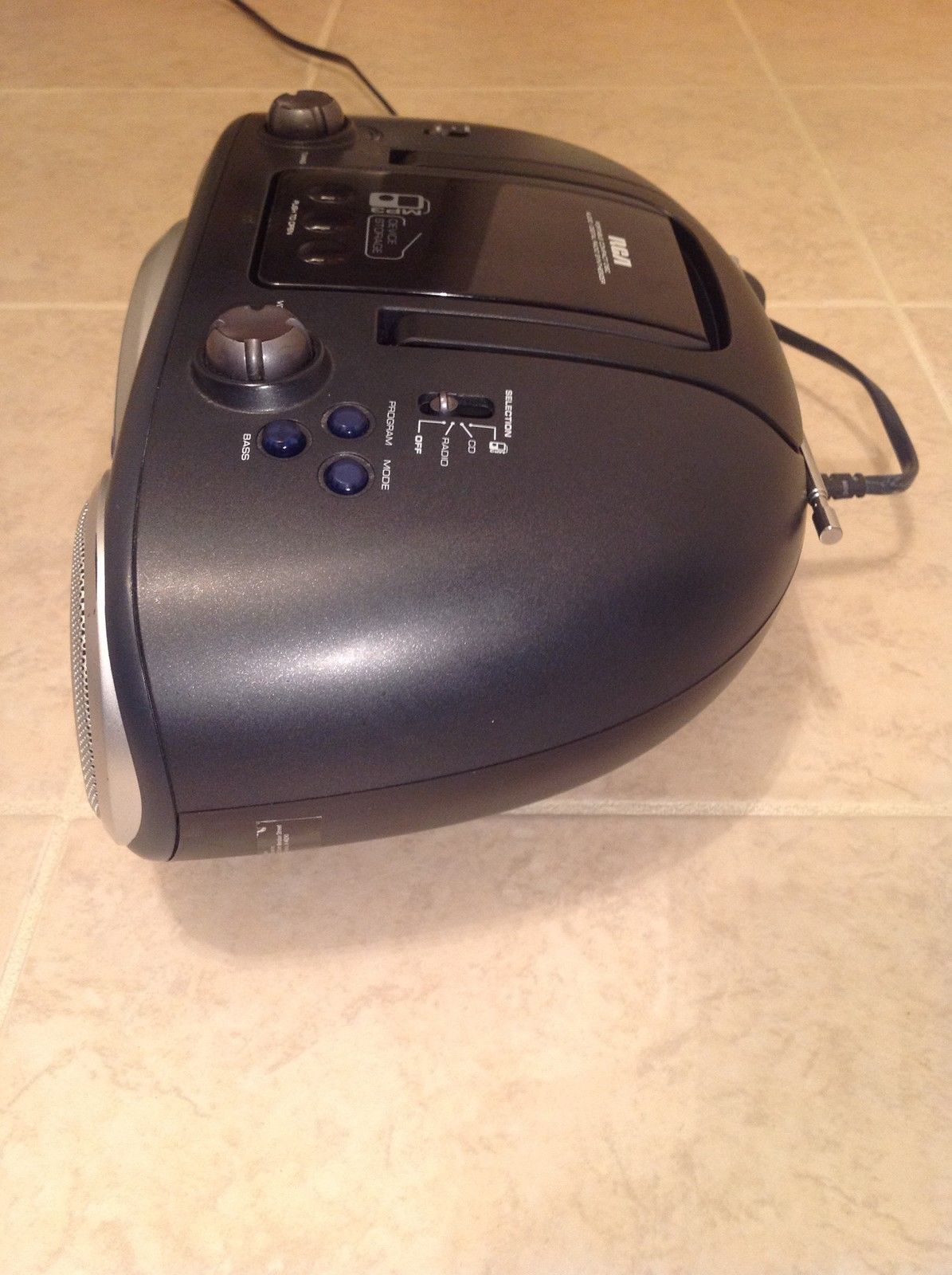 RCA RCD029 Portable CD Boombox with AM/FM Tuner MP3 player storage