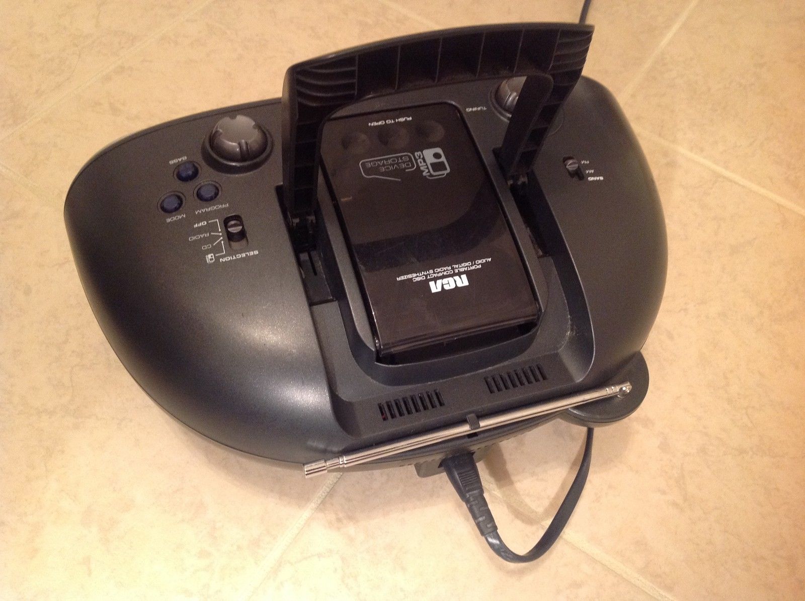 RCA RCD029 Portable CD Boombox with AM/FM Tuner MP3 player storage