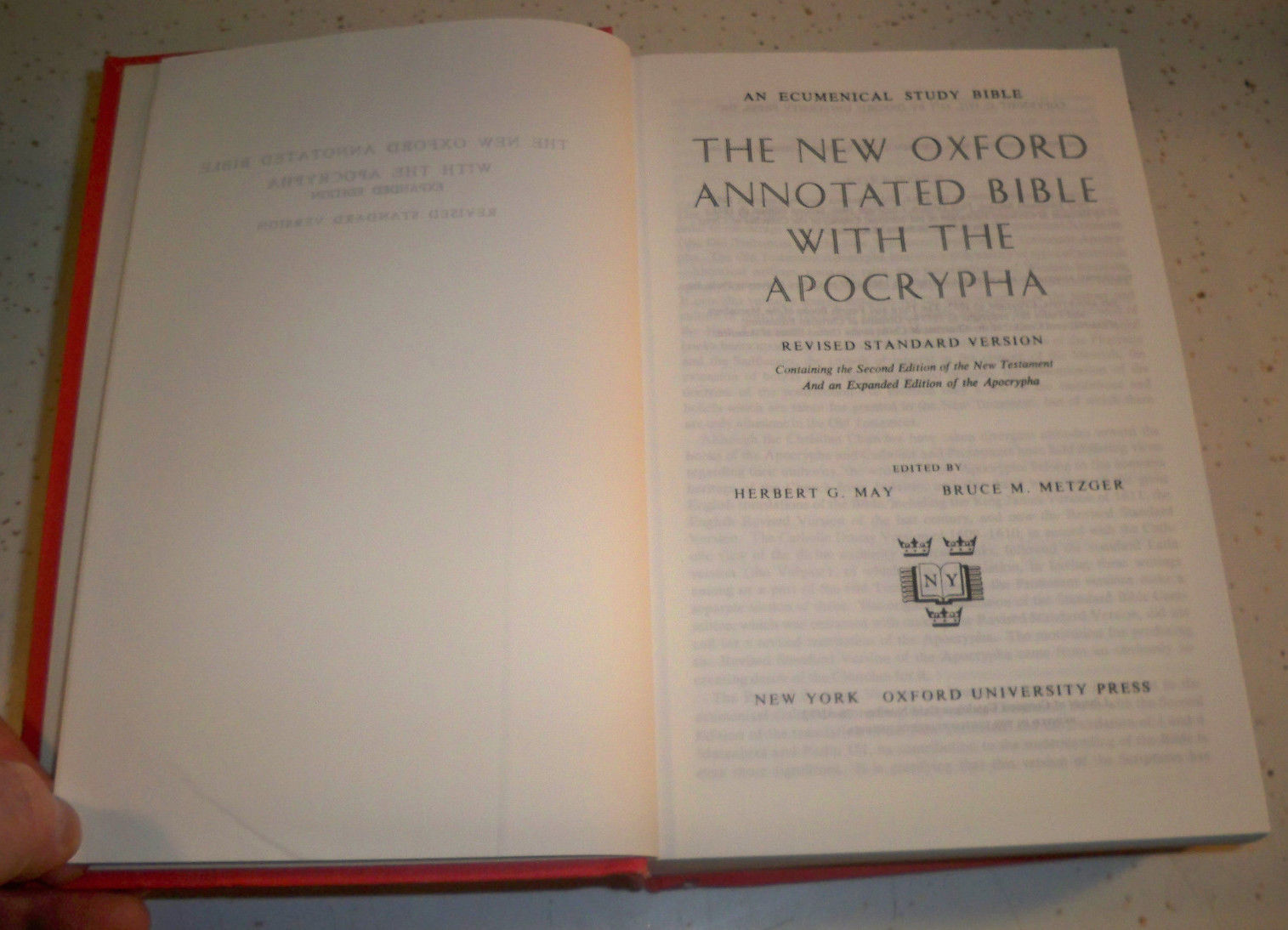 The New Oxford Annotated Bible, With Apocrypha, Revised Standard, Ver ...