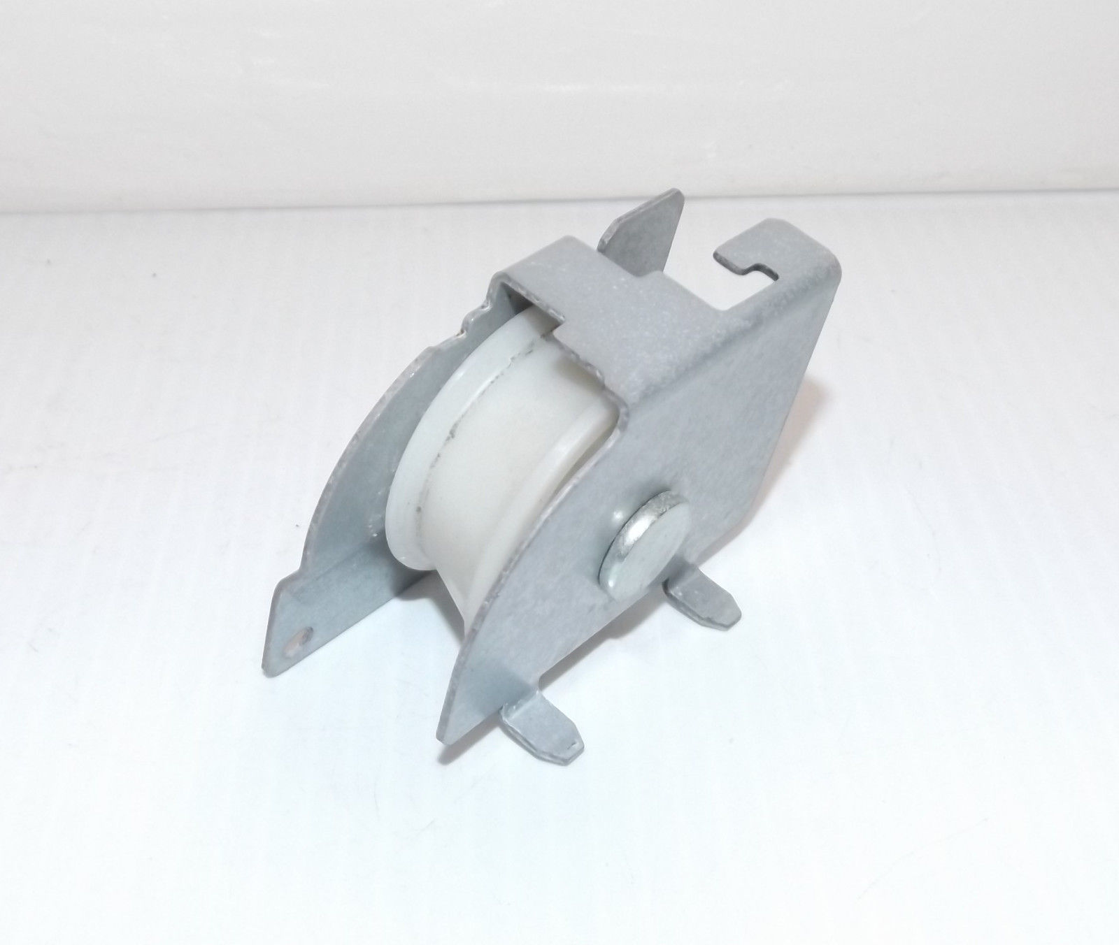 GE Dishwasher Door Cable Roller & Bracket Assembly (WD16X10009