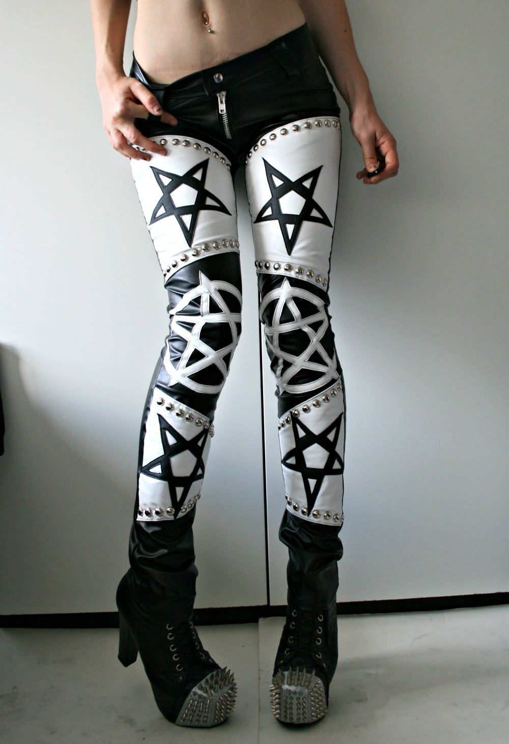 Women Black And White Zipper Studded  Genuine Leather  Pants Mono ectric,