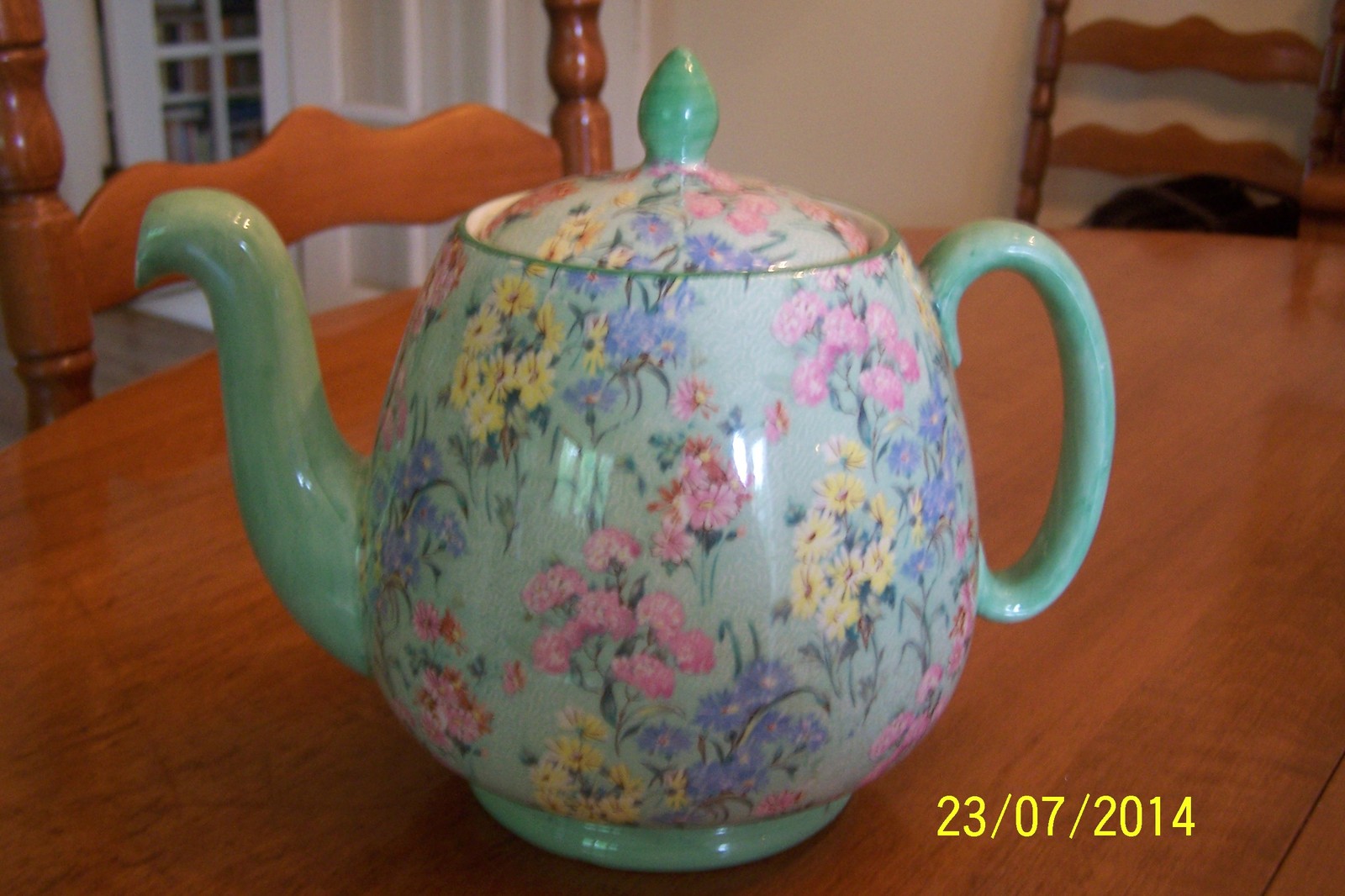 Shelley "Melody" Tulip Teapot Shelley