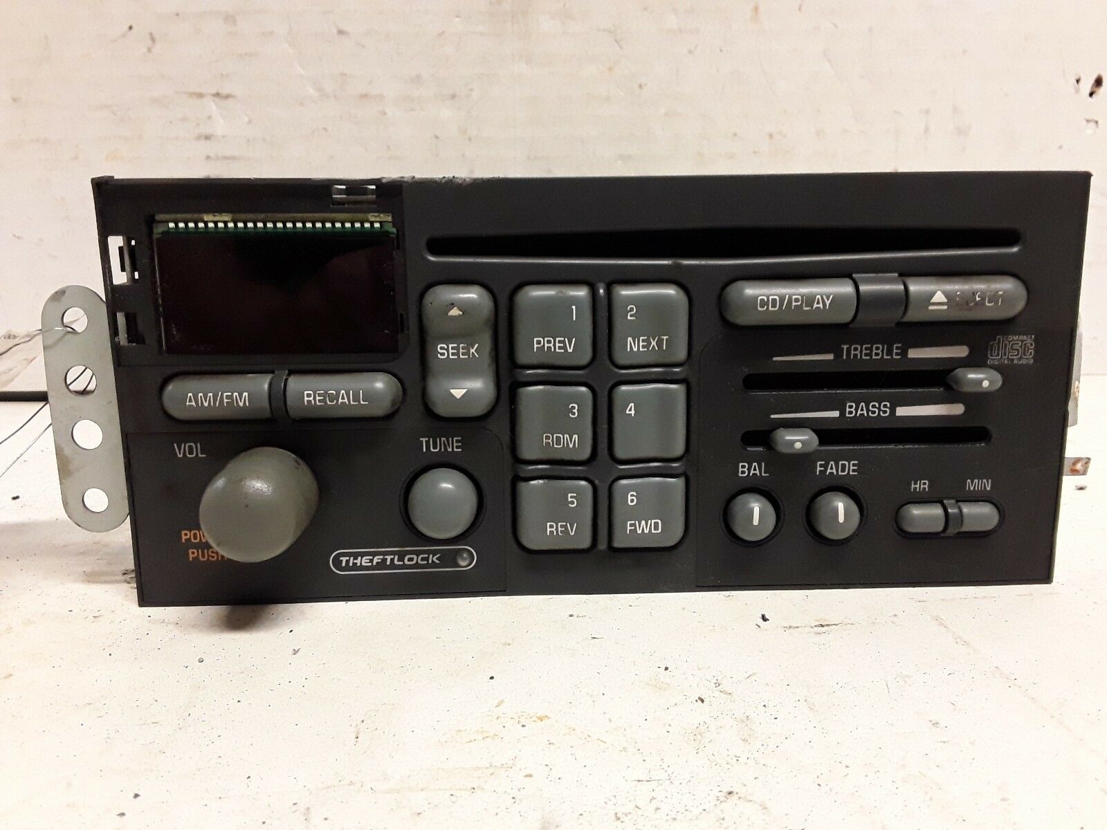 01 02 03 Pontiac Grand Prix AM FM CD radio receiver OEM 09390762 - Car