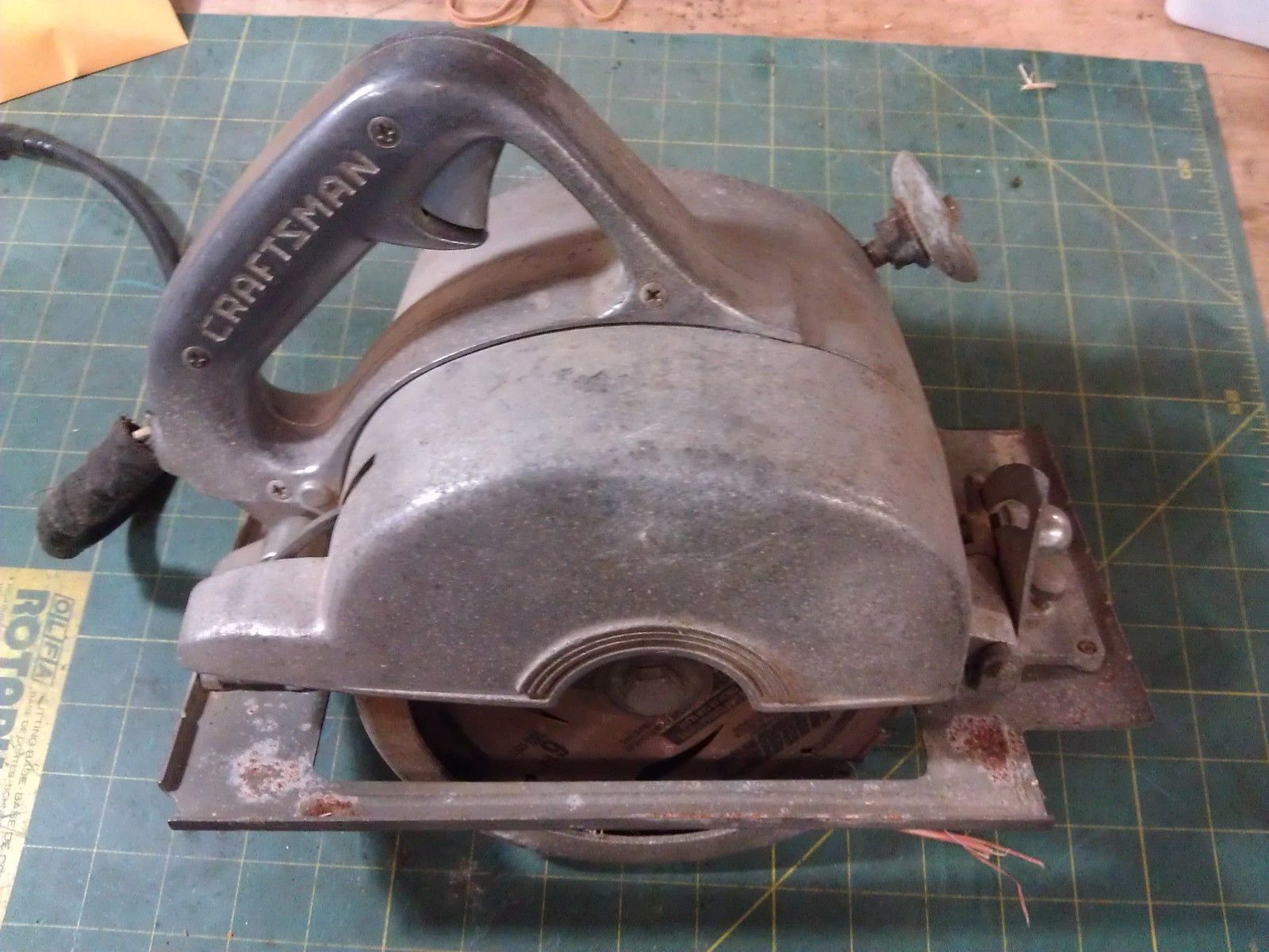 9G74 ANTIQUE CRAFTSMAN ELECTRIC HAND SAW, WORKS, NEEDS A NEW CORD