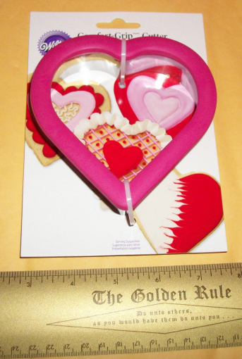 Primary image for Wilton Holiday Cookie Cutter Heart Valentine Day Comfort Grip Kitchen Tool Decor