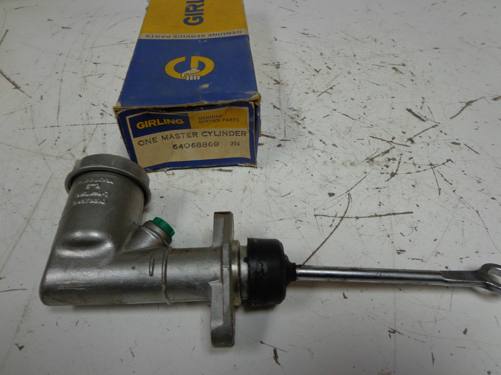 Girling Master Cylinder, 64068869, new, NOS, Ford Cortina Master