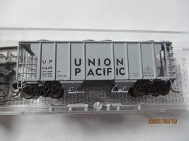 Micro-Trains # 09500032 Union Pacific PS-2, 2-Bay Covered Hopper N-Scale image 1