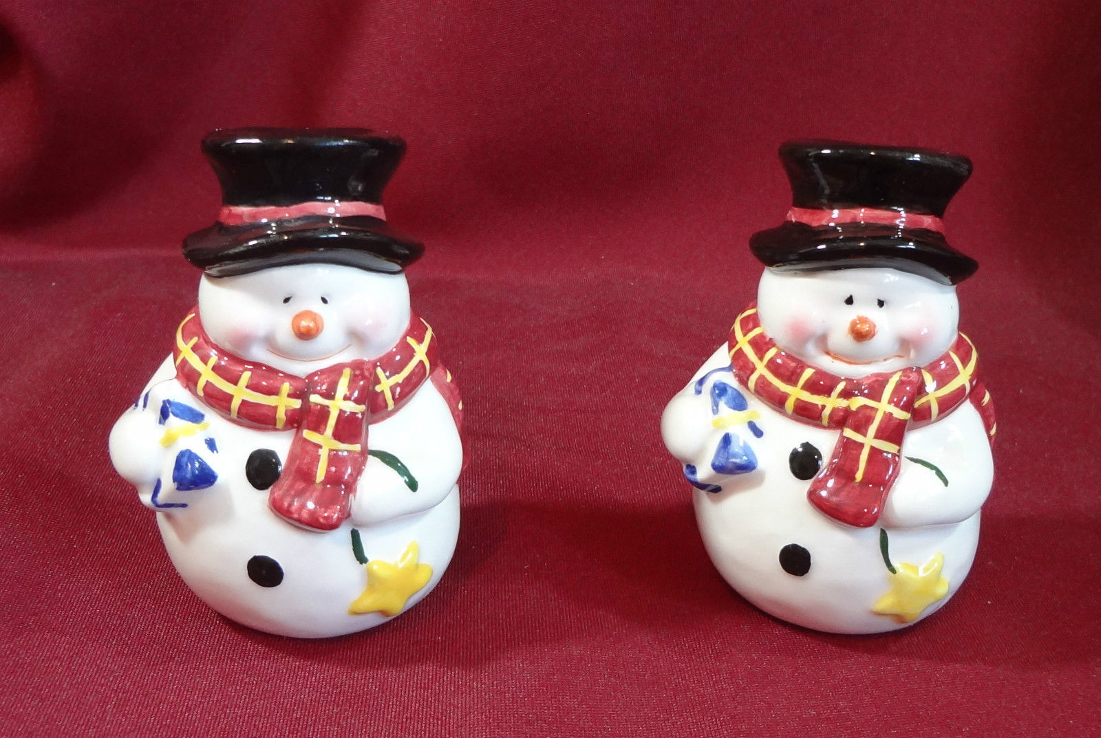 Snowmen Ceramic Salt and Pepper Shakers Top Hats Scarves Gifts Presents  - $6.99