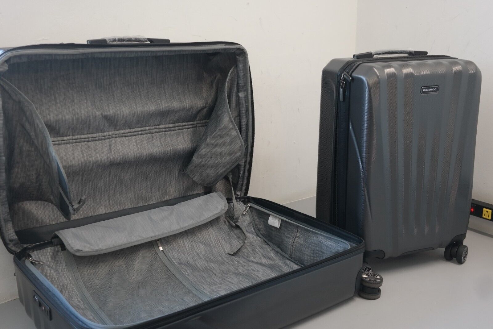 Ricardo Windsor 2Piece Hardside Luggage Set Travel Organization GRAY (OB33B01) Luggage