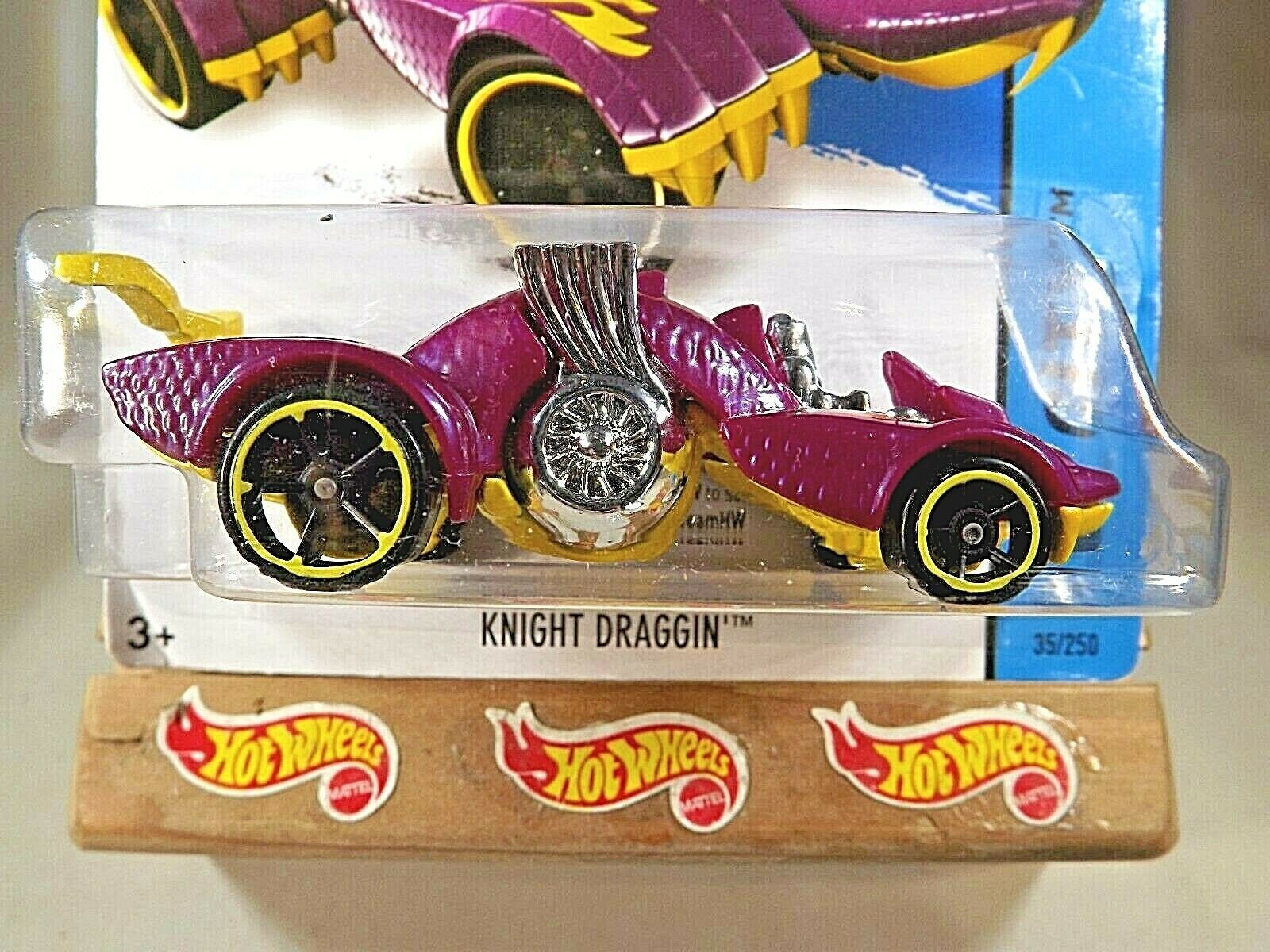 2015 Hot Wheels #35 HW City-Street Beasts KNIGHT DRAGGIN' Purple