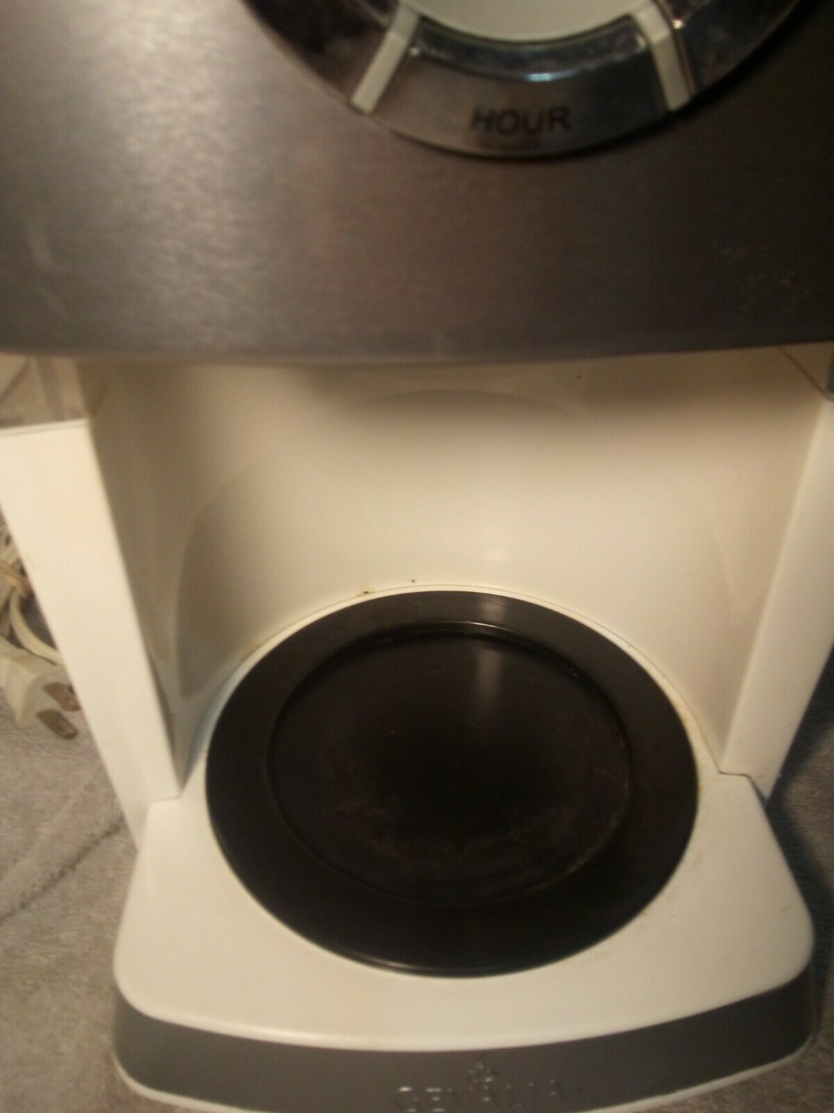 GEVALIA COFFEE POTMODEL CM650WHITENO CARAFEFREE SHIPVGC