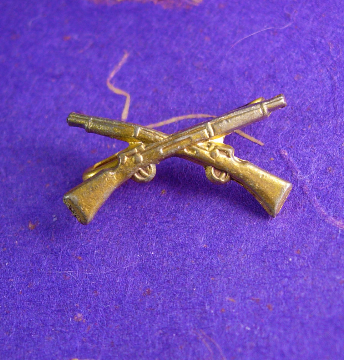 Vintage Military Crossed Rifle Pin Brass Brooch Gent Jewelry Army
