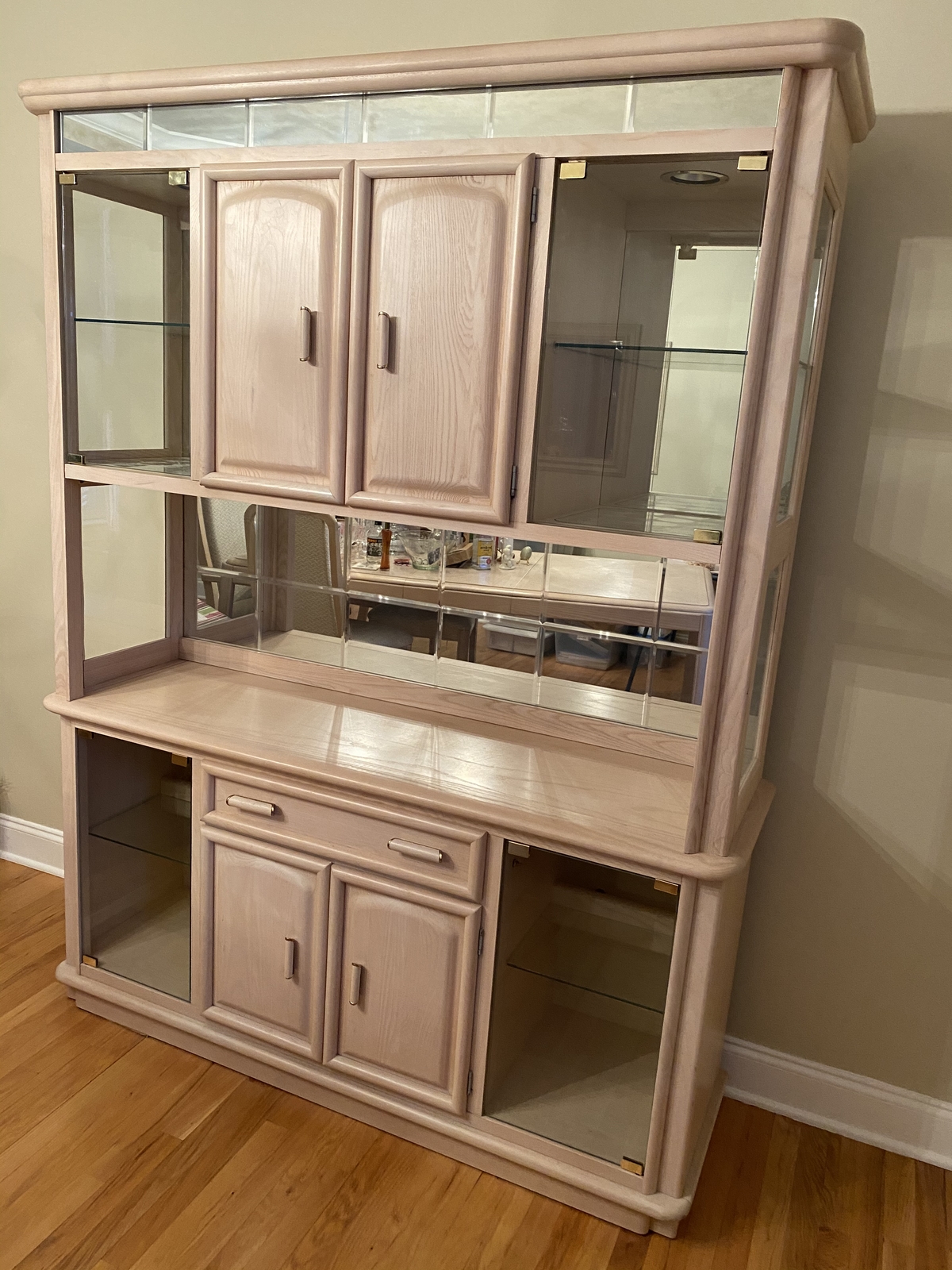 Broyhill Dining Room Hutch - Dining Room Hutch Broyhill Whitewashed Oak And 50 Similar Items - A few chairs have minor.