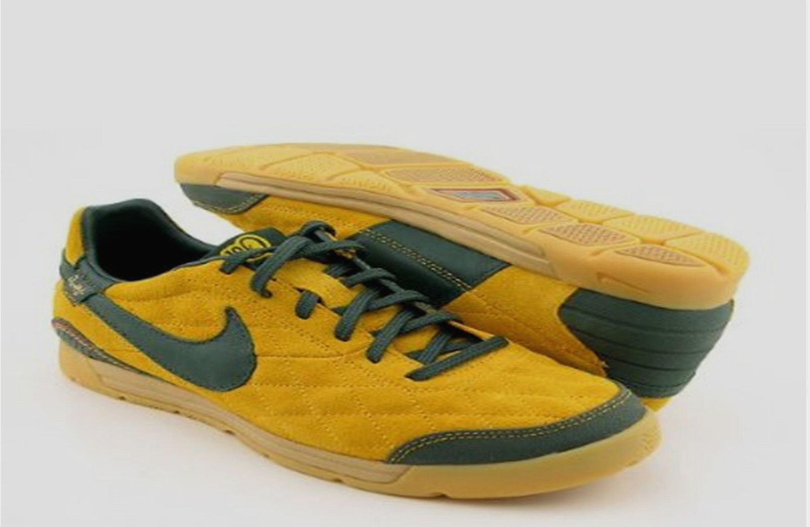 ronaldinho futsal shoes