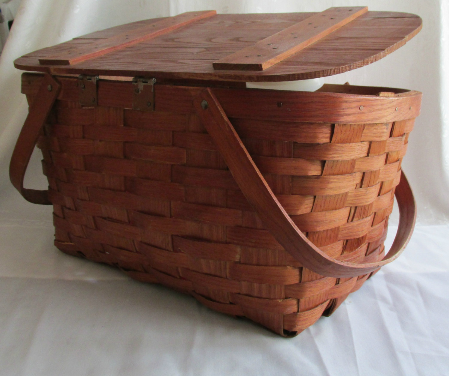 Mid Century Modern Wood Picnic Basket Plates Cups Towel Outdoor