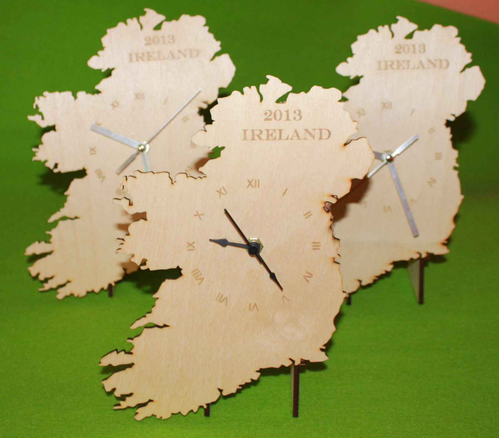 UNIQUE BESPOKE IRELAND SHAPE CLOCK IRISH MAP WOODEN COUNTRY CLOCK