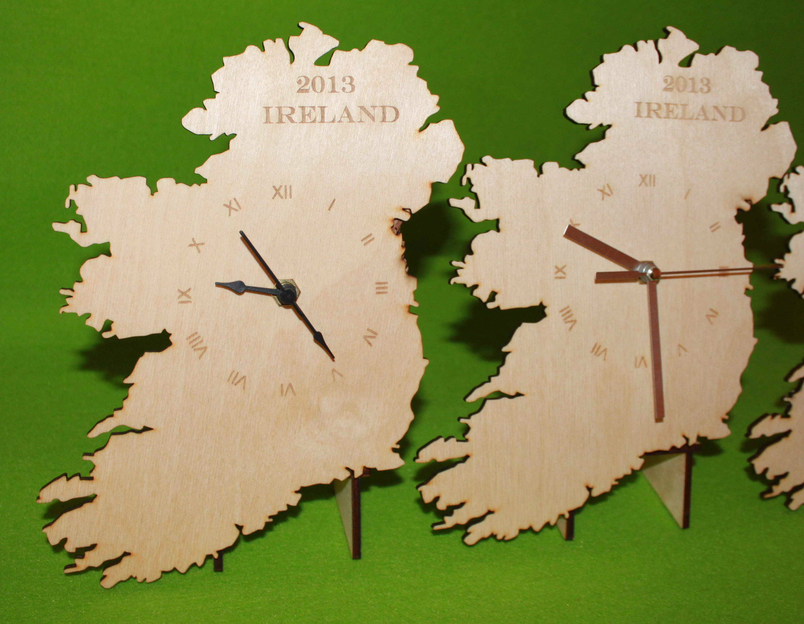 UNIQUE BESPOKE IRELAND SHAPE CLOCK IRISH MAP WOODEN COUNTRY CLOCK