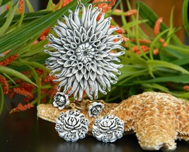 Vintage plastic flower molded featherlite bubblelite pendant earrings thumb200
