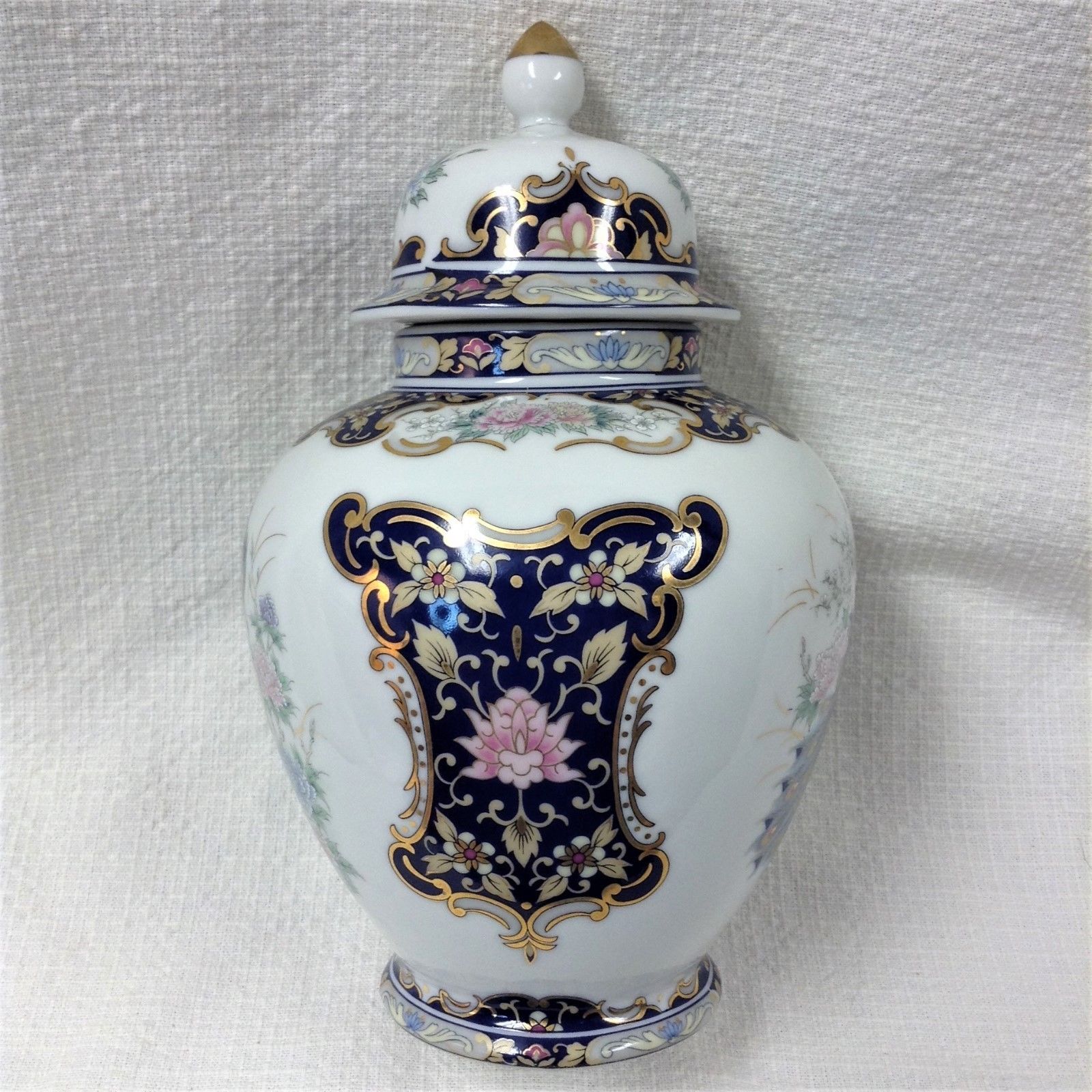 Toyo Peacock Ginger Jar with lid - Vases & Jars