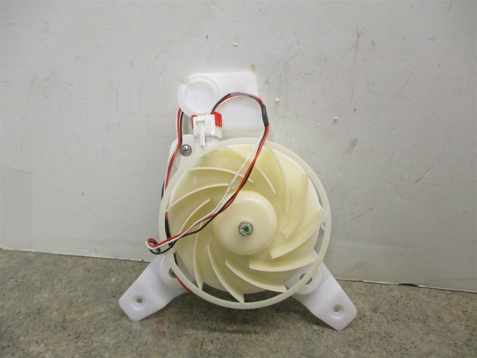SAMSUNG REFRIGERATOR FAN MOTOR (DIFFERENT BRACKET) PART DA3100334A