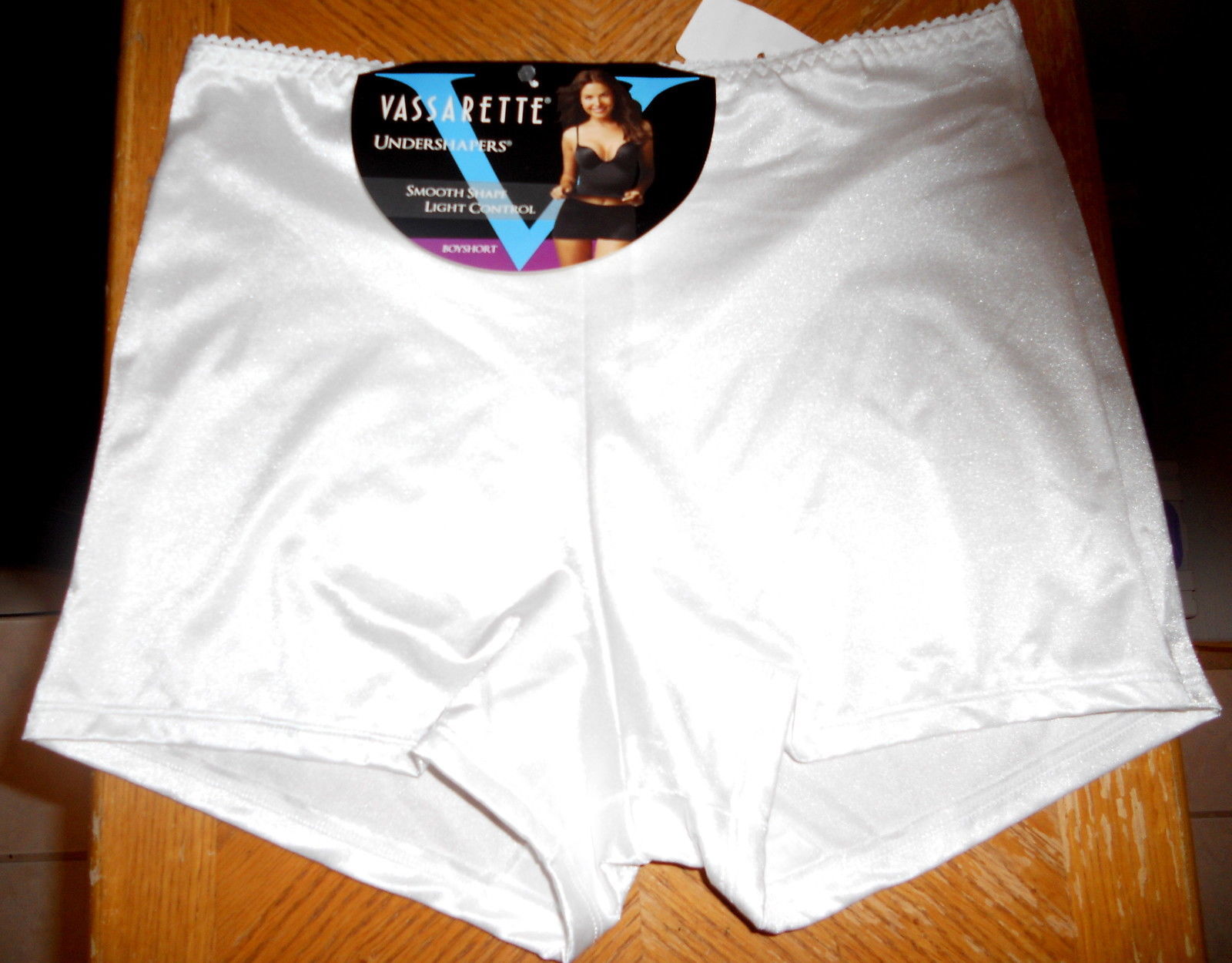 Vassarette Women/'s Undershapers Light Control Boyshorts 42001 Simply Aqua 6//M