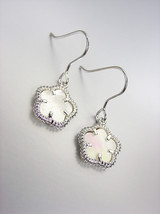 ELEGANT 18kt White Gold Plated Mother Pearl Shell CLOVER Petit Dangle Ea... - $16.99