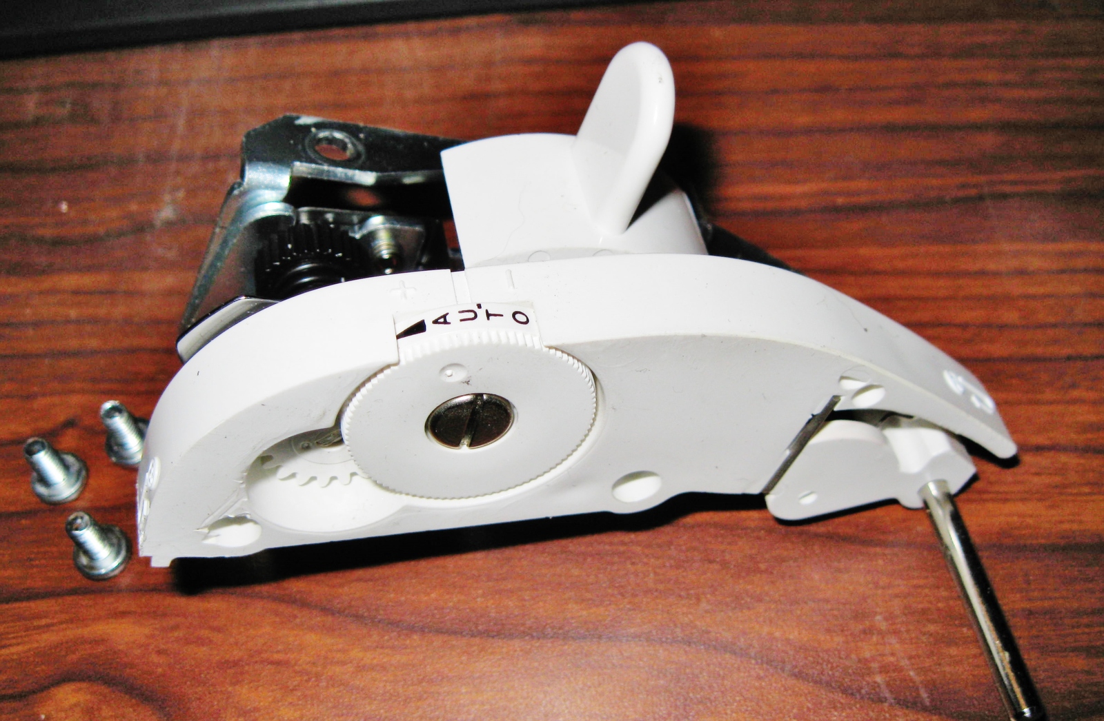 Singer 2638 Thread Tension Control Guide Assembly w/Reverse Stitch