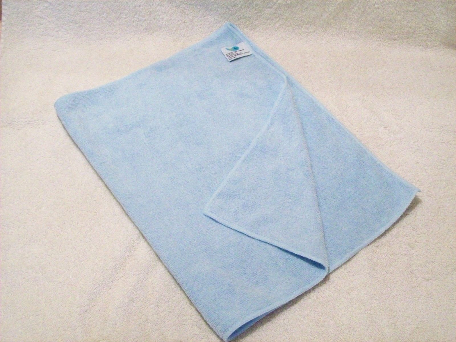 NEW MICROFIBER LIGHT BLUE GOLF SPORTS TOWEL COOL OFF SUPER 1 FROM COBRA