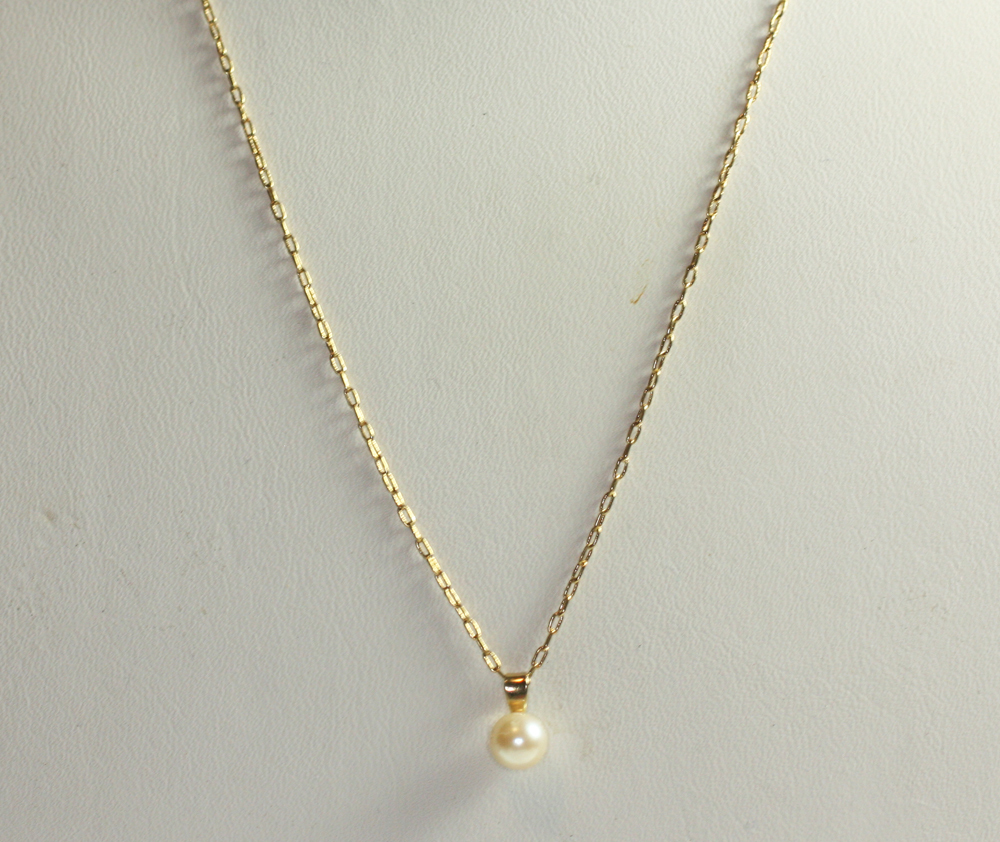 Avon Faux Pearl Pendant Necklace Gold Tone Chain - Necklaces & Pendants