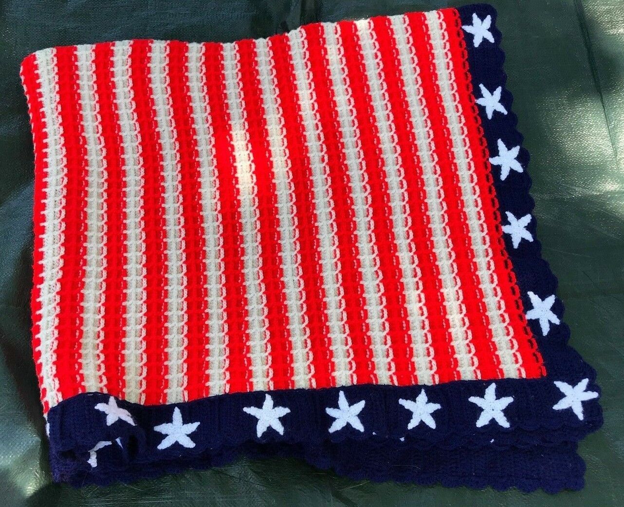 Patriotic Stars and Stripes Chunky Knit Scalloped 66 x 76 Afghan