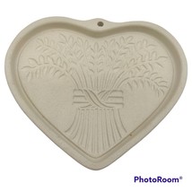 2004 Pampered Chef Bountiful Heart Cookie Mold Wheat - $7.12