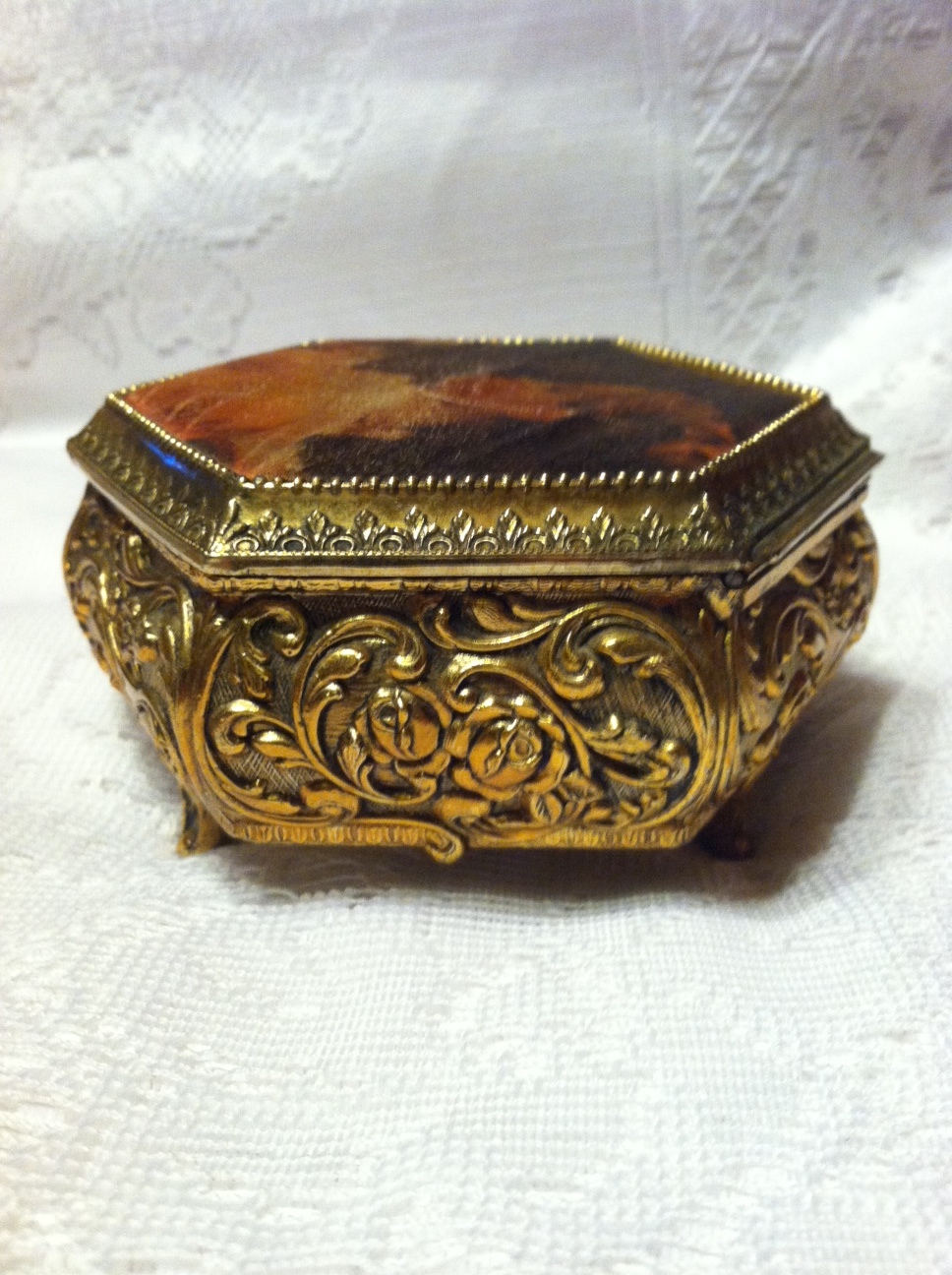 Vintage Sankyo Music Box Ornate, Ornate Gilt Style Cloth Tapestry Top ...