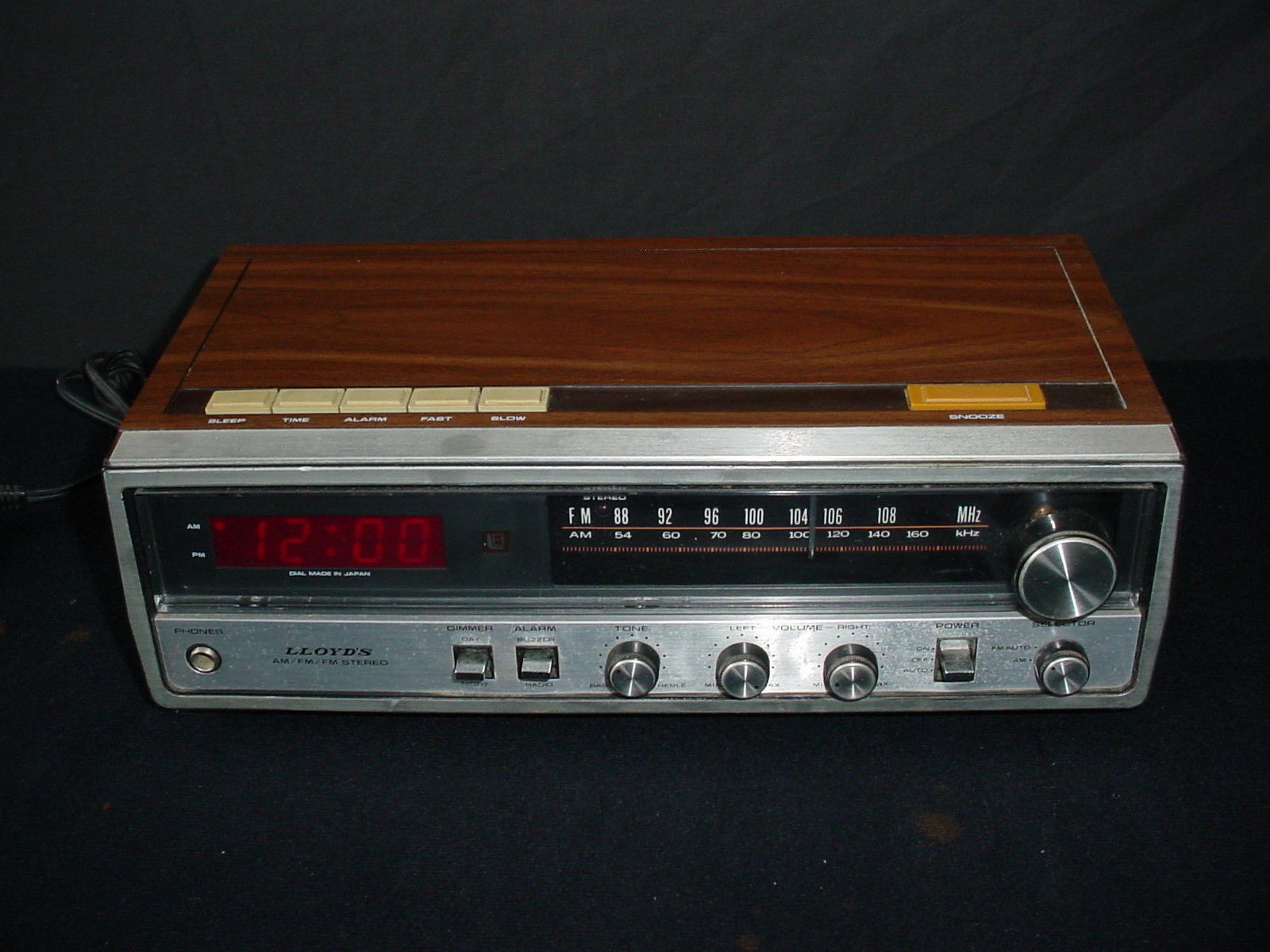 Vintage Lloyds AM FM Digital Clock Radio Alarm Retro J257B Digital