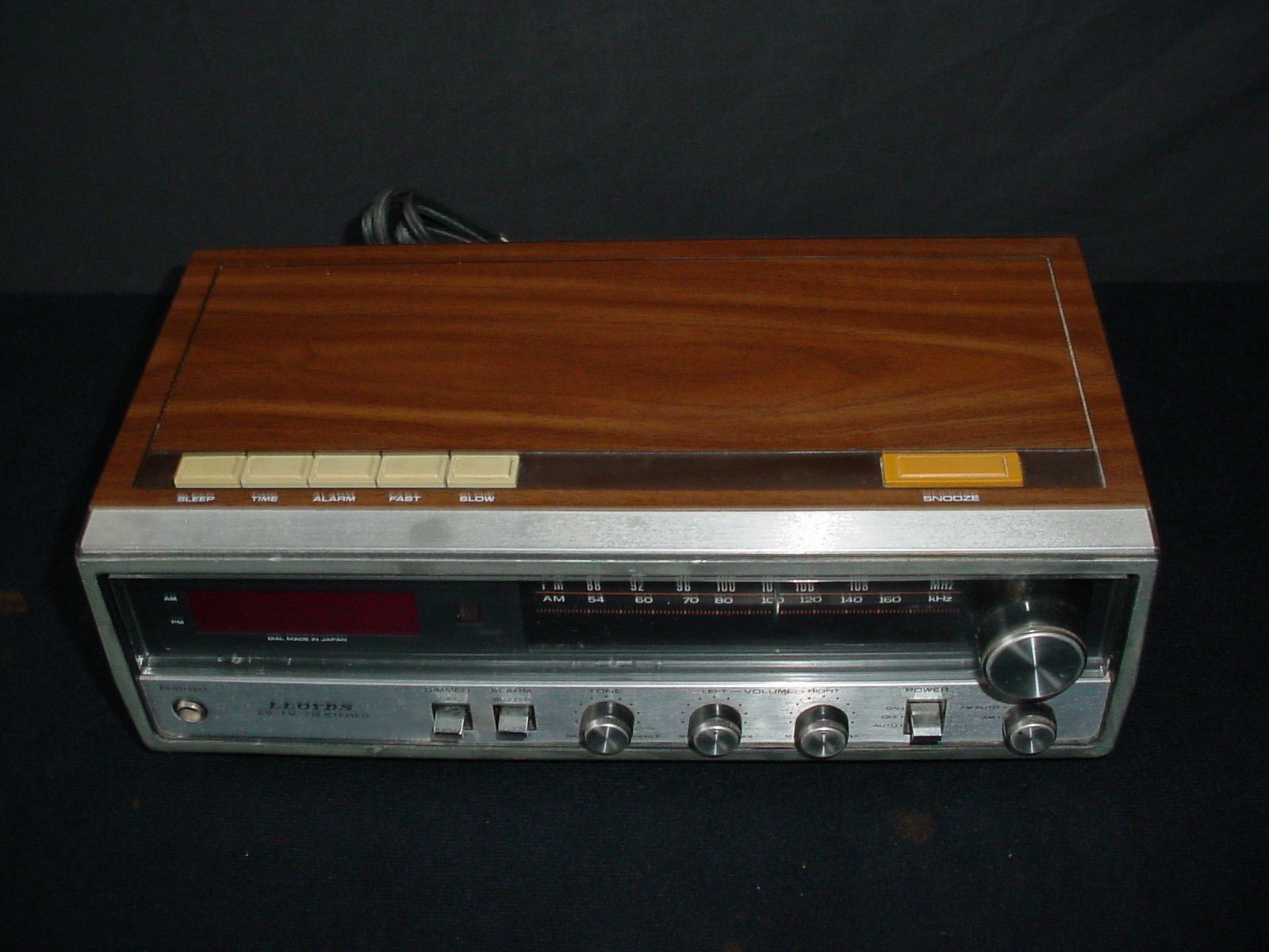 Vintage Lloyds AM FM Digital Clock Radio Alarm Retro J257B Digital