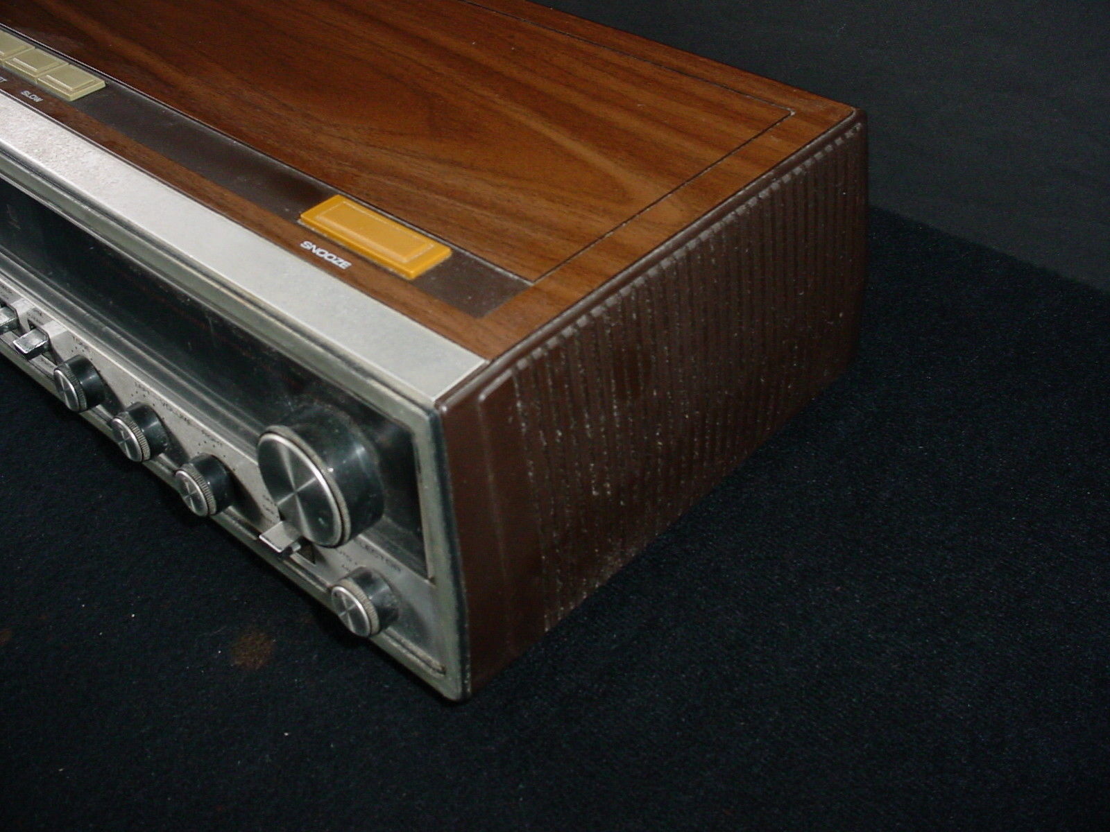 Vintage Lloyds AM FM Digital Clock Radio Alarm Retro J257B Digital