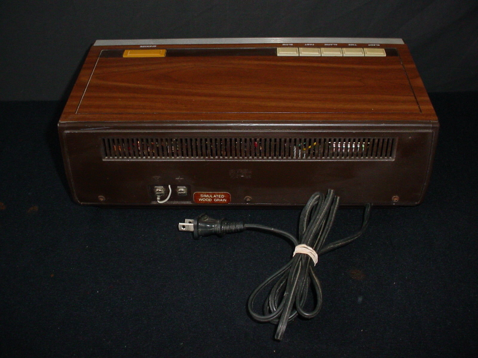 Vintage Lloyds AM FM Digital Clock Radio Alarm Retro J257B Digital