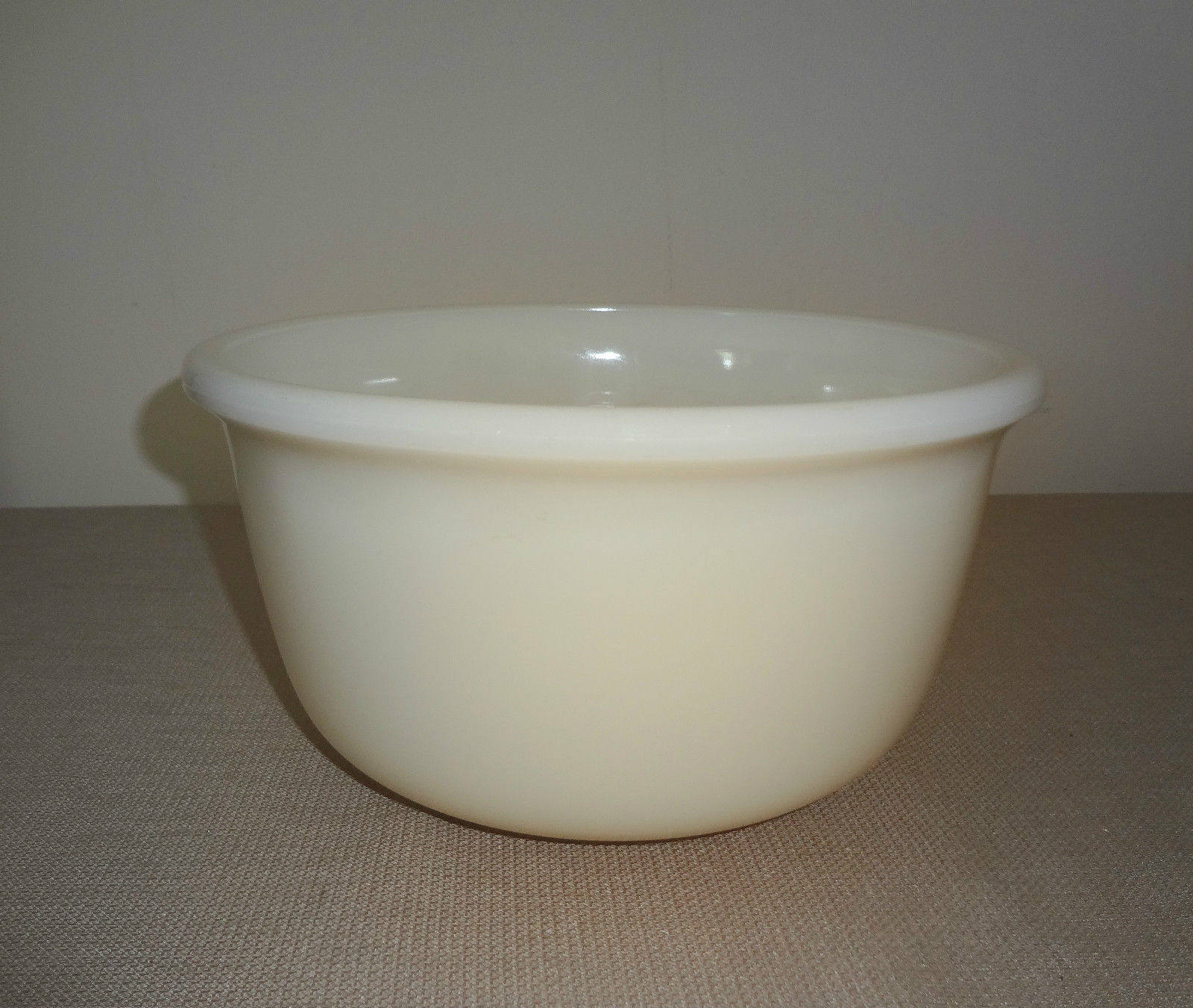 Larger Vintage Hamilton Beach Cream Colored Glass Mixing Bowl 9 x 5 Inches Mixers (Countertop)