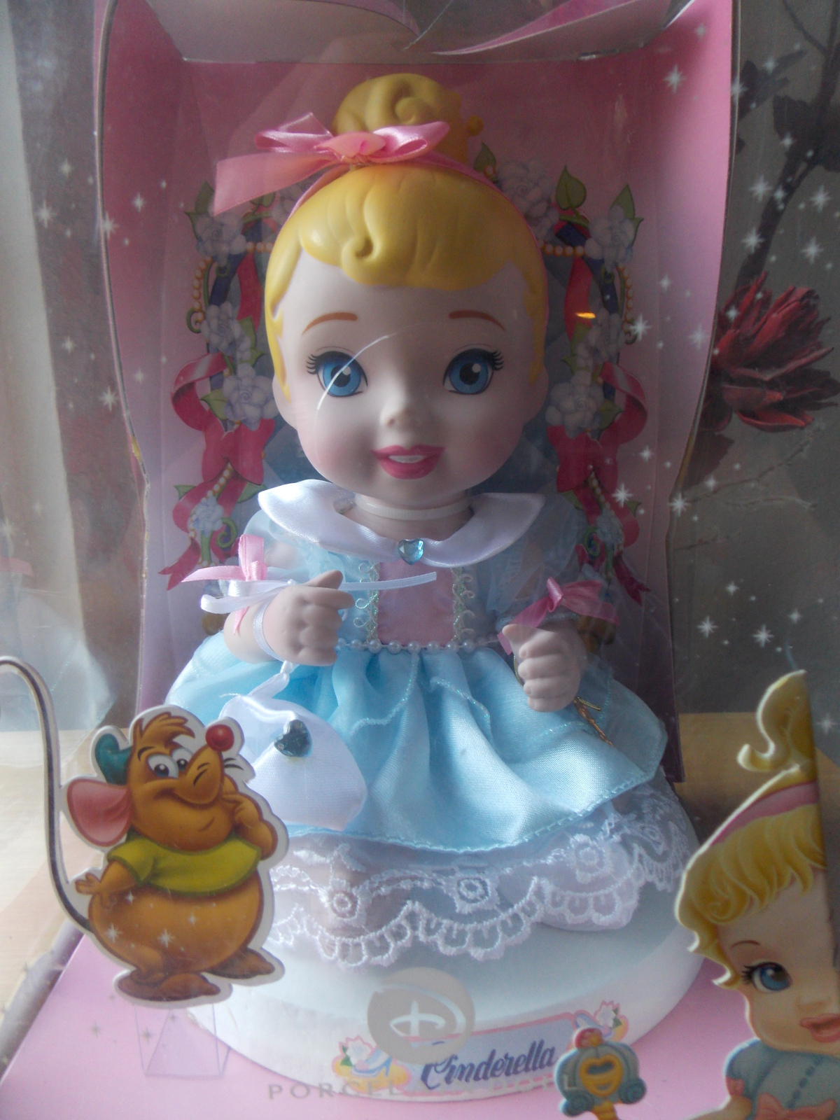 2007 Disney Royal Nursery Cinderella Porcelain Doll Disney