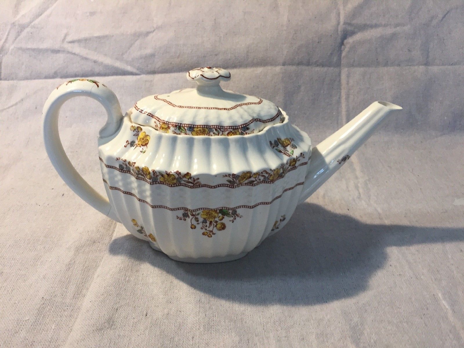 COPELAND SPODE "BUTTERCUP" TEAPOT 11” Long. Ships fast! Porcelain