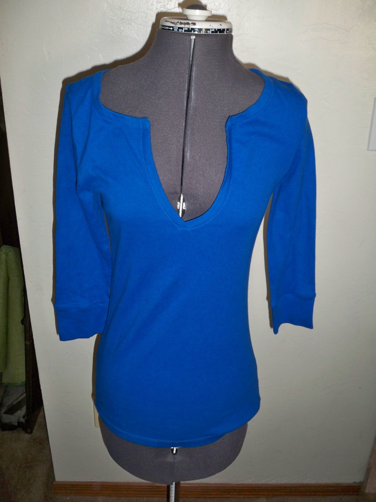 WOMEN'S OLD NAVY ROYAL BLUE V NECK LONG SLEEVE TEE T SHIRT NEW 23 Women's Clothing
