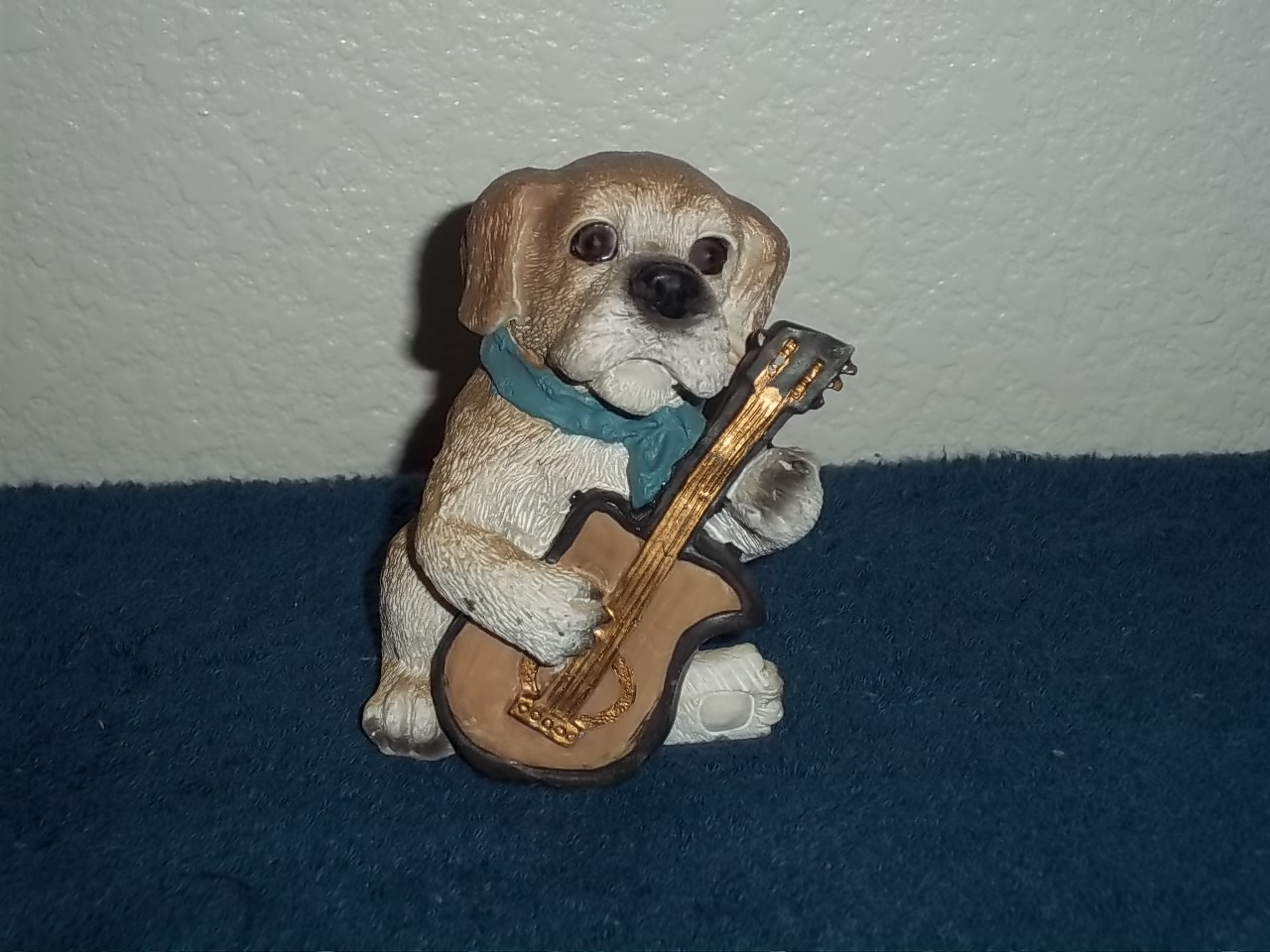 RESIN DOG PLAYING GUITAR FIGURINE STANDS 4 INCHES TALL BY 1 1/2